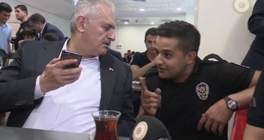 Yıldırım polis üçün telefonla elçilik etdi - VİDEO Yıldırım polis üçün telefonla elçilik etdi - VİDEO