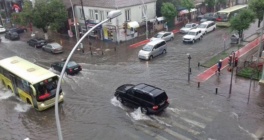 Ливень затопил улицы Батуми - ФОТО Ливень затопил улицы Батуми - ФОТО