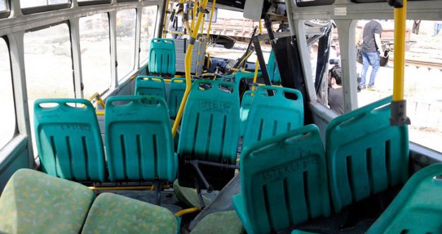 Sərnişin avtobusu qəza törətdi Sərnişin avtobusu qəza törətdi