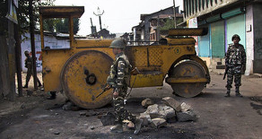 Hindistanda terror: 17 hərbçi öldü Hindistanda terror: 17 hərbçi öldü