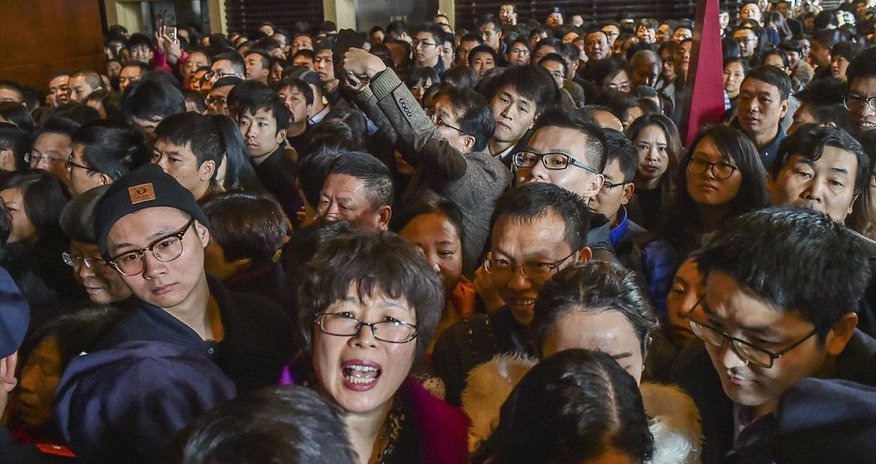 Astonishing photos reveal the daily crush Astonishing photos reveal the daily crush