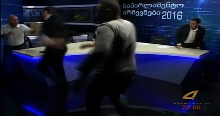 Политики подрались в прямом эфире - ВИДЕО Политики подрались в прямом эфире - ВИДЕО
