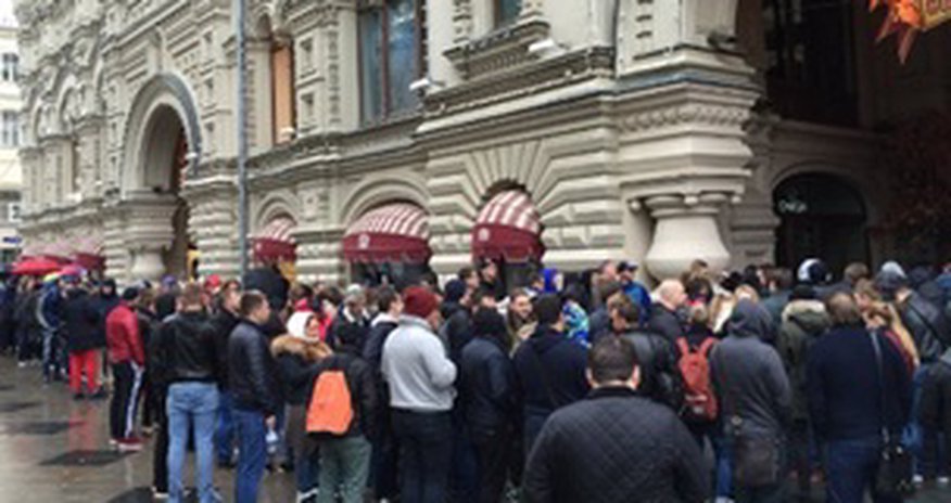 Очередь за iPhone7 на Красной Площади - ФОТО Очередь за iPhone7 на Красной Площади - ФОТО