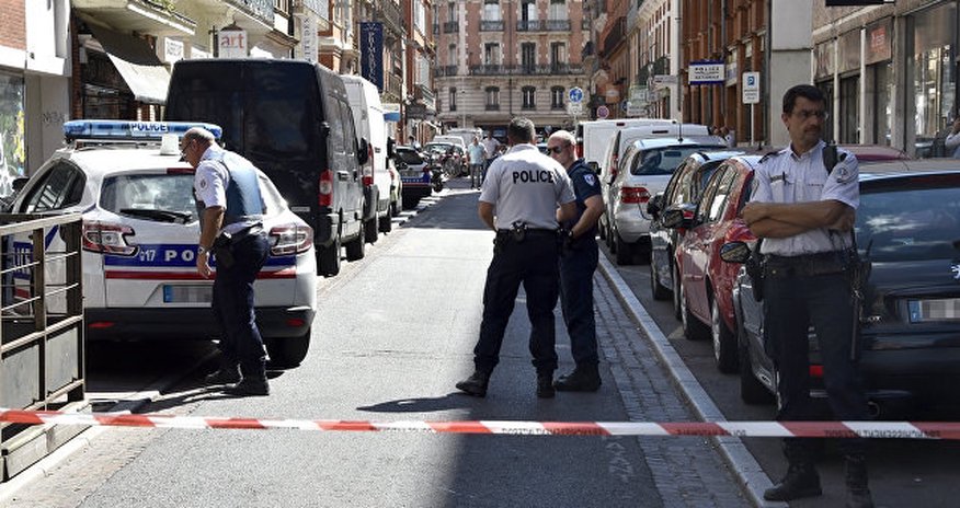 Fransada terror aktı törətməyi planlaşdıran 2 qız saxlanıldı Fransada terror aktı törətməyi planlaşdıran 2 qız saxlanıldı