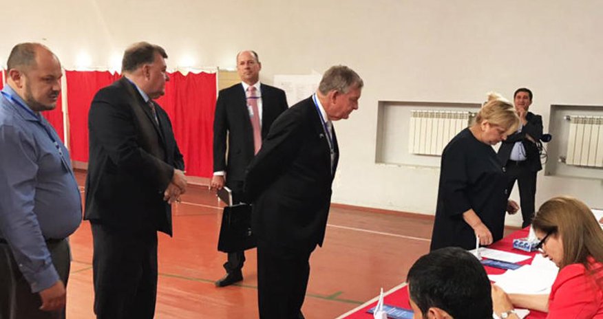 Referendum baş tutub Referendum baş tutub