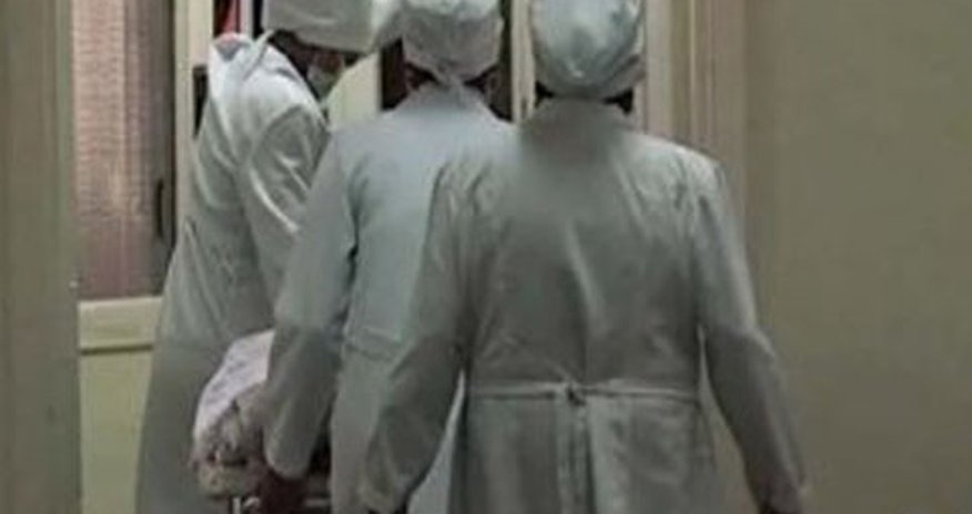 Müəllim 10 yaşlı şagirdi avtomobillə vurdu Müəllim 10 yaşlı şagirdi avtomobillə vurdu