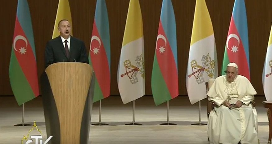 İlham Əliyev: "Azərbaycan həmişə Şərqlə Qərb arasında körpü rolunu oynayıb" İlham Əliyev: "Azərbaycan həmişə Şərqlə Qərb arasında körpü rolunu oynayıb"