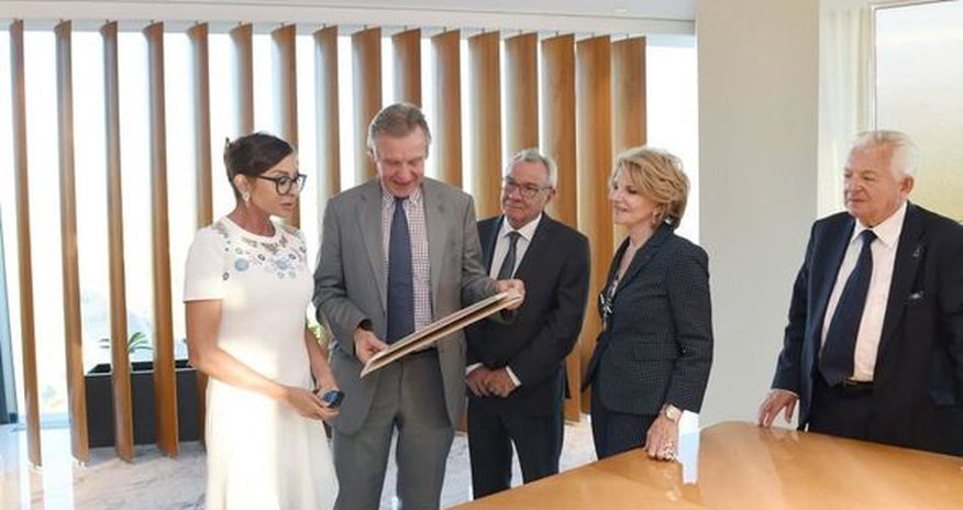 Mehriban Əliyeva fransalı deputatla görüşüb – FOTOLAR Mehriban Əliyeva fransalı deputatla görüşüb – FOTOLAR