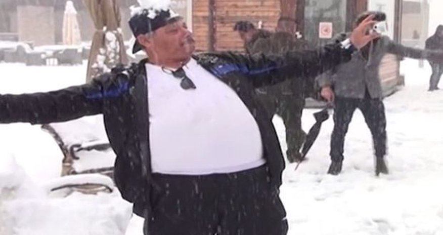 Арабские туристы увидели снег в Габале Арабские туристы увидели снег в Габале