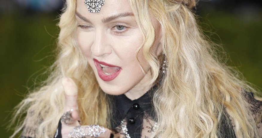 Madonna offers oral sex to Clinton voters Madonna offers oral sex to Clinton voters