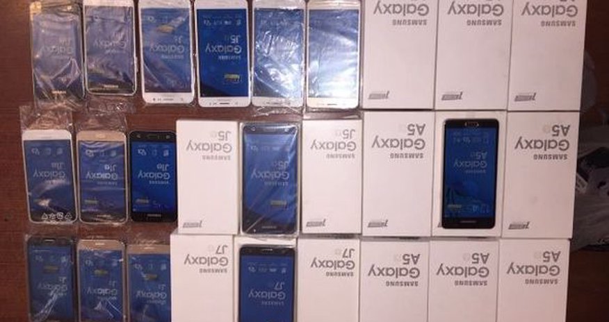 На азербайджанской границе конфискованы 27 мобильных телефонов На азербайджанской границе конфискованы 27 мобильных телефонов