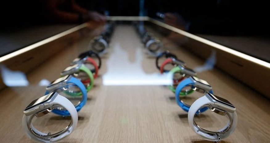 Smartwatch sales show sharp decline, report finds Smartwatch sales show sharp decline, report finds