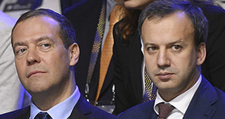 Medvedyev təcili binadan çıxarıldı Medvedyev təcili binadan çıxarıldı