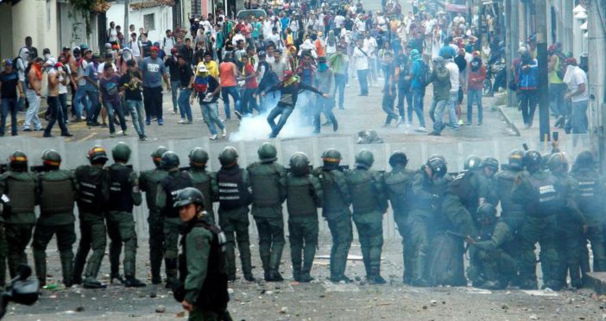 Venezuela protests against Maduro escalate, dozens injured Venezuela protests against Maduro escalate, dozens injured