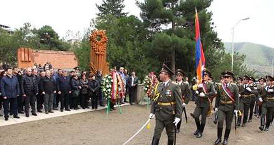 Cепаратисты провели военный парад в селе Талыш Cепаратисты провели военный парад в селе Талыш