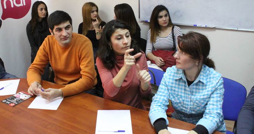 “Nar”-ın “Təlim məktəbi” layihəsi çərçivəsində ünsiyyət məhdudiyyətli vətəndaşlar üçün kurslar başladı “Nar”-ın “Təlim məktəbi” layihəsi çərçivəsində ünsiyyət məhdudiyyətli vətəndaşlar üçün kurslar başladı