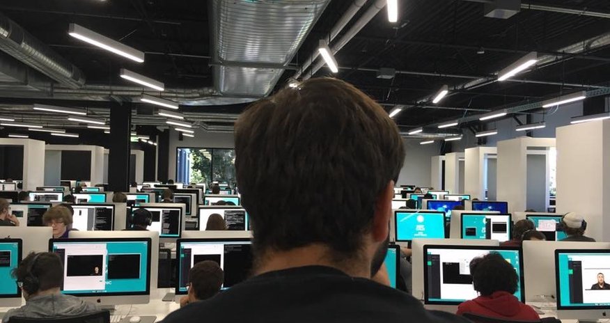 Открылся университет без преподавателей Открылся университет без преподавателей