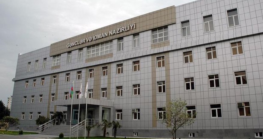 Azad Rəhimov iki sektor müdirini işdən çıxartdı Azad Rəhimov iki sektor müdirini işdən çıxartdı