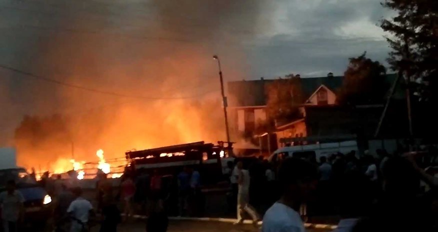 Пожар в колхозном рынке Пожар в колхозном рынке