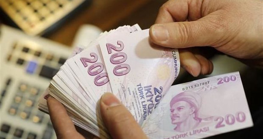 Türkiyədə dollar yeni rekord səviyyəyə yüksəldi Türkiyədə dollar yeni rekord səviyyəyə yüksəldi