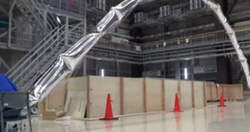 Hava şarlarından ibarət robot nümayiş olunub Hava şarlarından ibarət robot nümayiş olunub