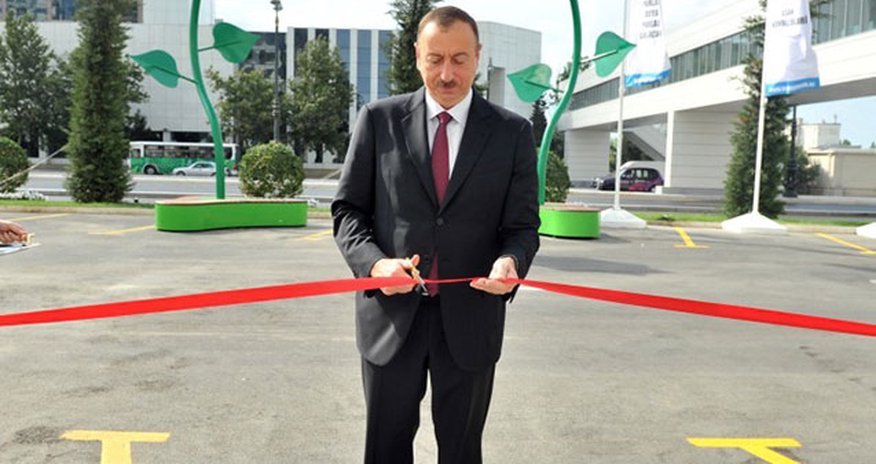 İlham Əliyev yeni salınmış parkın açılışında iştirak edib - YENİLƏNİB İlham Əliyev yeni salınmış parkın açılışında iştirak edib - YENİLƏNİB