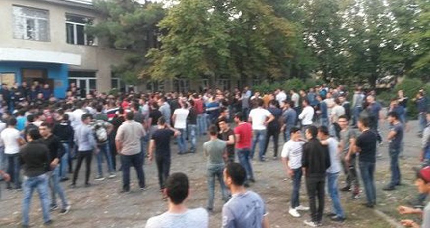 Gürcüstanda parlament seçkiləri zamanı saxlanılan azərbaycanlı gənclər sərbəst buraxılıb Gürcüstanda parlament seçkiləri zamanı saxlanılan azərbaycanlı gənclər sərbəst buraxılıb