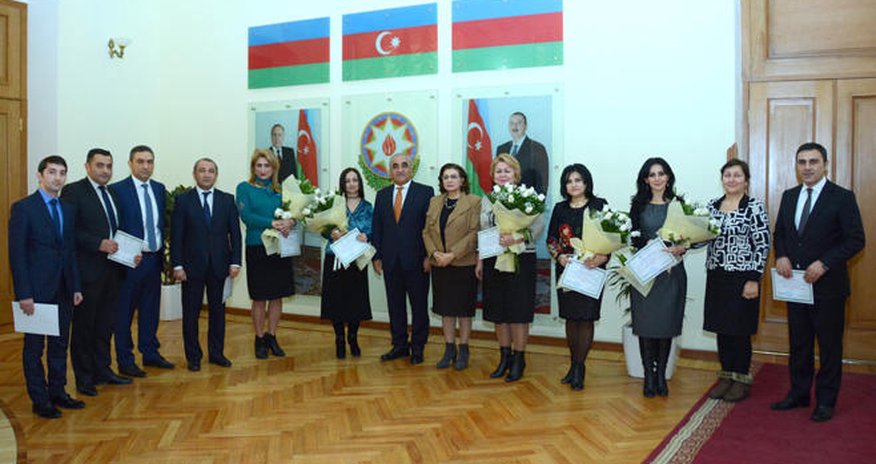 UNEC müəllimləri mükafatlandırıldı UNEC müəllimləri mükafatlandırıldı