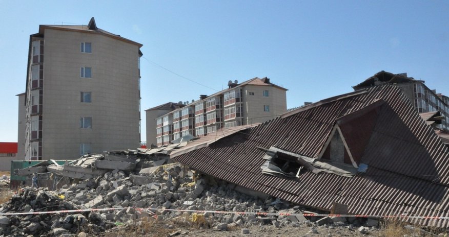 Qazaxıstanda yaşayış binası uçdu - ölənlərin sayı artır - YENİLƏNİB Qazaxıstanda yaşayış binası uçdu - ölənlərin sayı artır - YENİLƏNİB