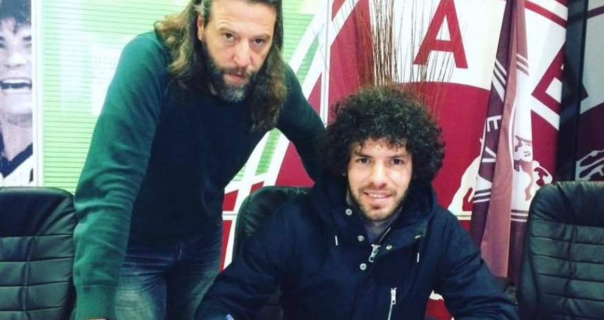 Azərbaycanlı futbolçu Yunanıstan klubu ilə müqavilə imzaladı Azərbaycanlı futbolçu Yunanıstan klubu ilə müqavilə imzaladı