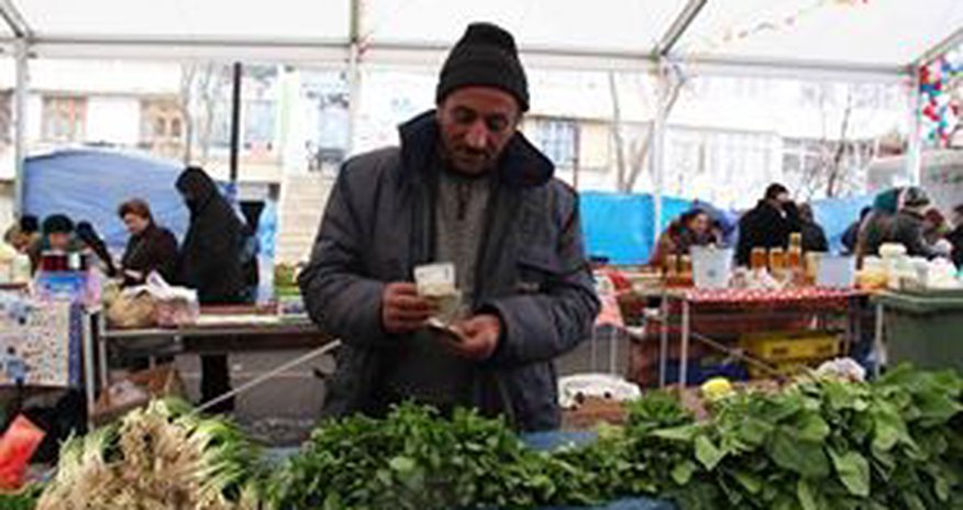 Bazarlarda müştəri çatışmazlığı Bazarlarda müştəri çatışmazlığı