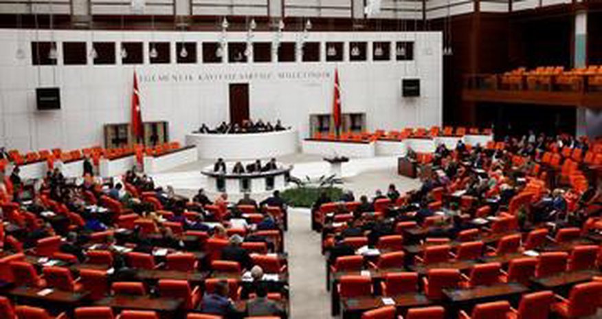 Parliament votes in favor of constitutional reform in first round Parliament votes in favor of constitutional reform in first round