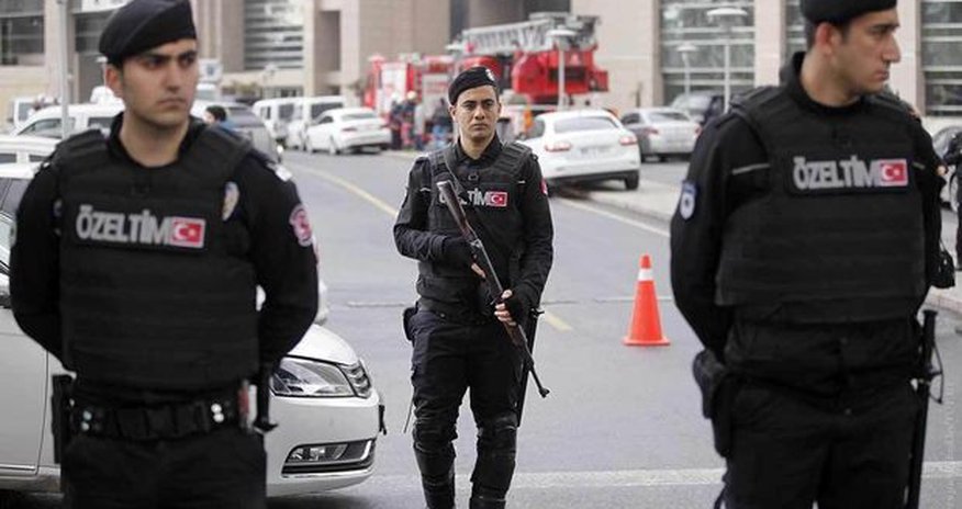 Diyarbakırda terror: Üç polis şəhid oldu Diyarbakırda terror: Üç polis şəhid oldu
