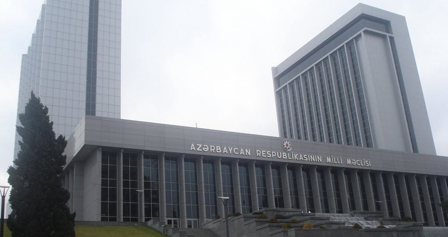 Bəzi dövlət rüsumlarının məbləği kəskin azaldılır Bəzi dövlət rüsumlarının məbləği kəskin azaldılır