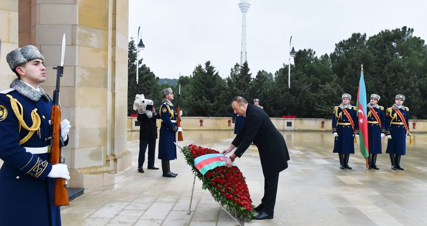 İlham Əliyev Şəhidlər xiyabanını ziyarət edib İlham Əliyev Şəhidlər xiyabanını ziyarət edib