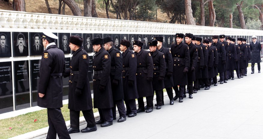 Hərbçilər 20 Yanvar şəhidlərini yad edib Hərbçilər 20 Yanvar şəhidlərini yad edib