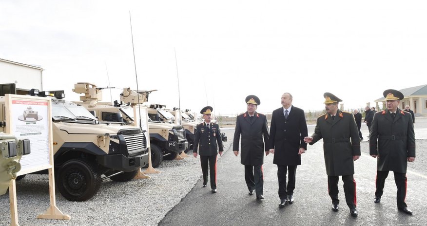 İlham Əliyev yeni hərbi şəhərciyin açılışında İlham Əliyev yeni hərbi şəhərciyin açılışında
