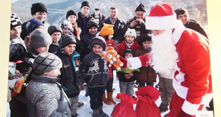 "Şaxta Baba Ucqar Kəndlərdə | Fotosərgi" - FOTOLAR "Şaxta Baba Ucqar Kəndlərdə | Fotosərgi" - FOTOLAR