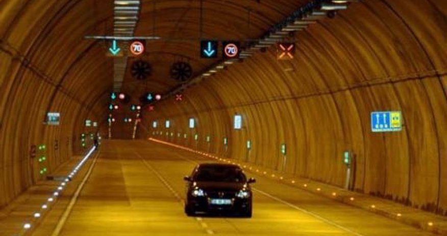 Milyarder özü üçün tunel çəkdirir Milyarder özü üçün tunel çəkdirir