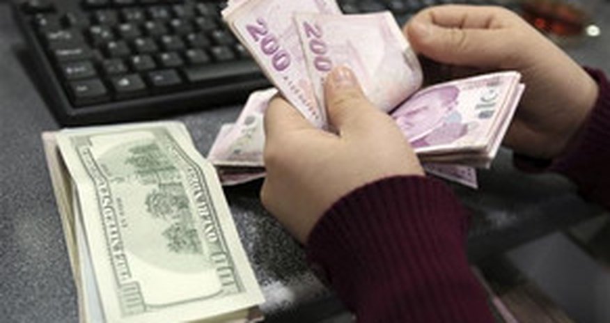 Türkiyədə dollar yenidən bahalaşır Türkiyədə dollar yenidən bahalaşır