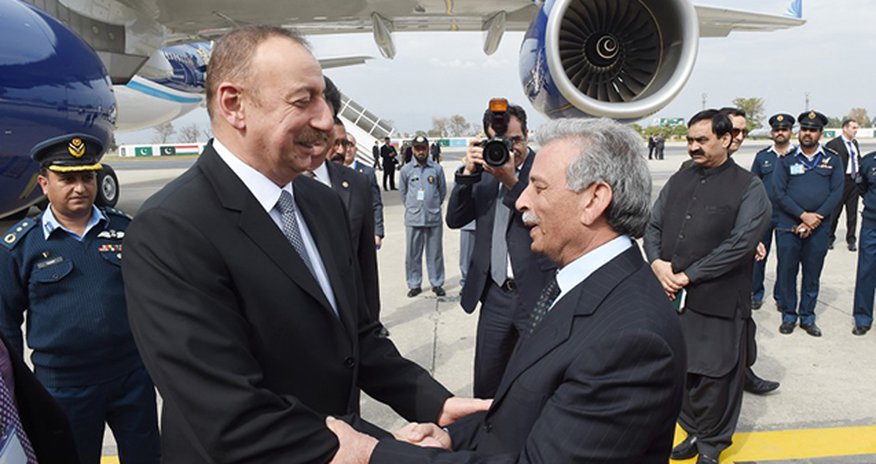 Prezident yaylım atəşiylə qarşılandı Prezident yaylım atəşiylə qarşılandı