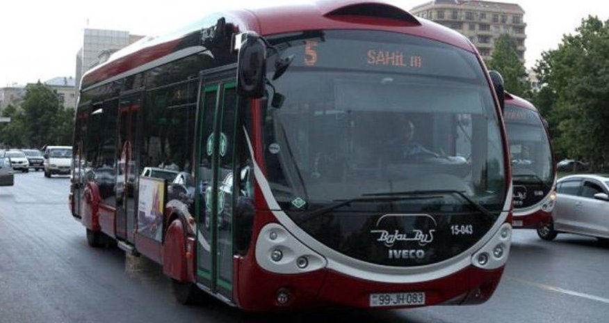 Bakıda avtobuslar üçün xüsusi hərəkət zolaqları çəkilir Bakıda avtobuslar üçün xüsusi hərəkət zolaqları çəkilir