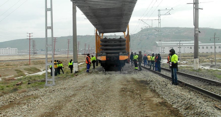 Dəmir yolu yenilənir - FOTOLAR Dəmir yolu yenilənir - FOTOLAR