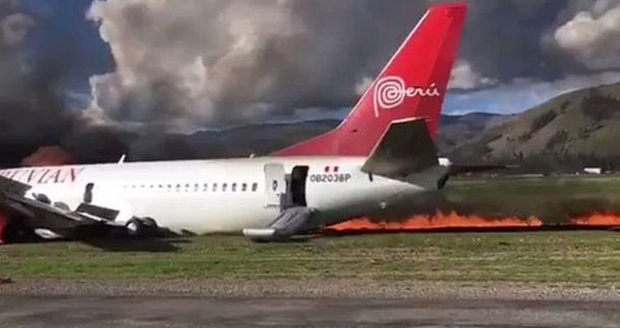 Самолет загорелся при посадке Самолет загорелся при посадке