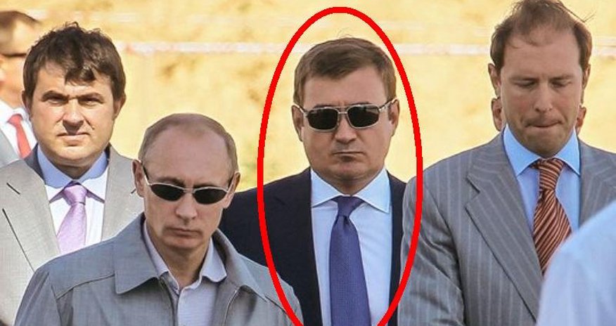 Putinin yanındakı sirli adam kimdir? Putinin yanındakı sirli adam kimdir?