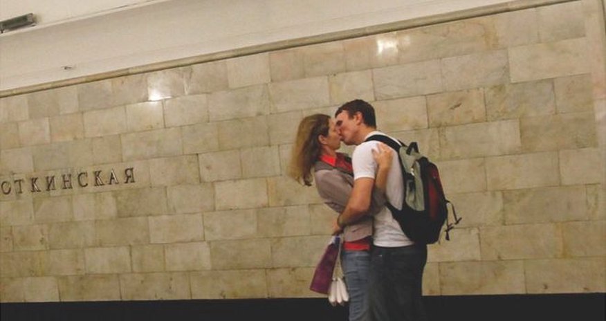Поцелуи в метро стали камнем преткновения в Азербайджане Поцелуи в метро стали камнем преткновения в Азербайджане