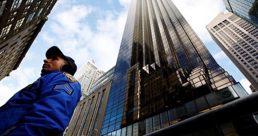 В Trump Tower задержали 25 протестующих В Trump Tower задержали 25 протестующих