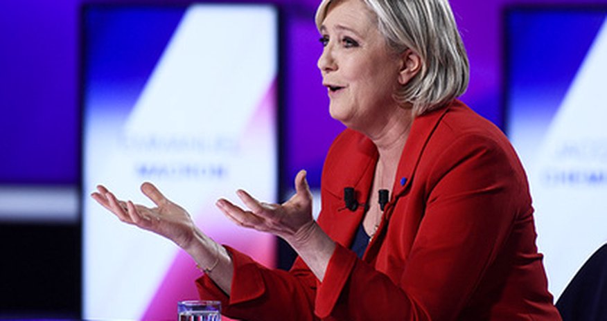 Ле Пен назвала Макрона слабаком Ле Пен назвала Макрона слабаком