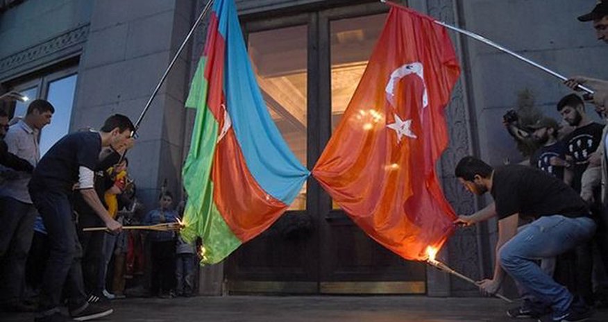 Yerevanda Azərbaycan və Türkiyənin bayraqları yandırılıb – FOTOLAR Yerevanda Azərbaycan və Türkiyənin bayraqları yandırılıb – FOTOLAR