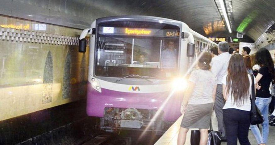 Bakı metrosunda həyəcanlı anlar Bakı metrosunda həyəcanlı anlar